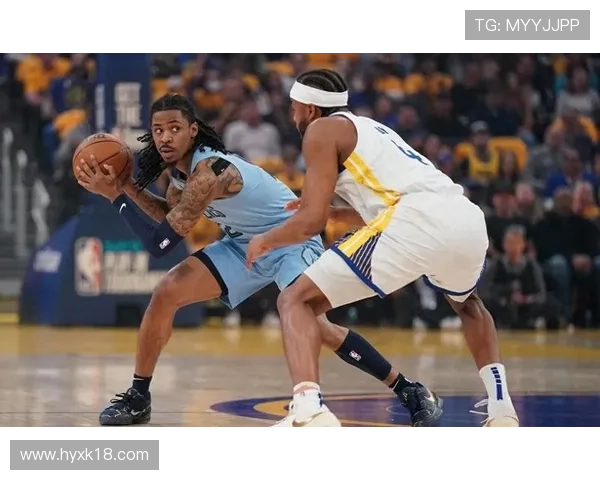 勇士八人上双轻取灰熊双星闪耀